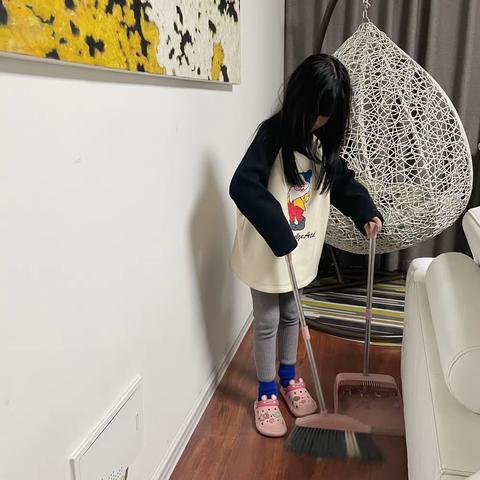 我是池阳小学三年级3班学生许芮惜，我正在参加池阳小学“微实践做中学”之微家务活动