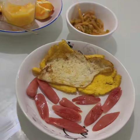 大家好，我是池阳小学二年级三班学生许芮惜，我正在参加池阳小学2022寒假“微实践做中学”之微家务— 做早餐🥣