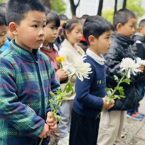 缅怀革命先烈  传承革命精神—淳安县火炉尖幼儿园清明赴严发奎革命烈士陵园扫墓活动