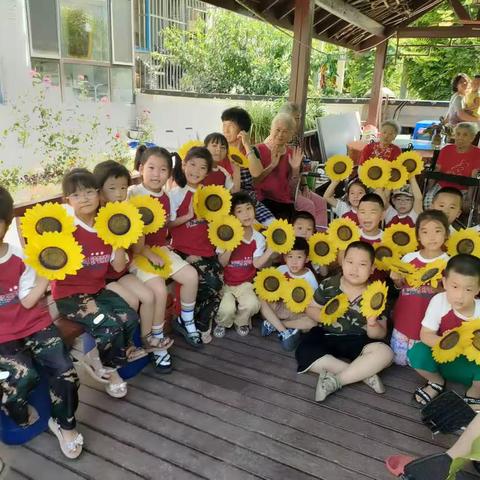 可心幼儿园研学之旅——养老院慰问演出