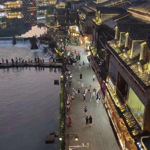 夜游凤凰古城