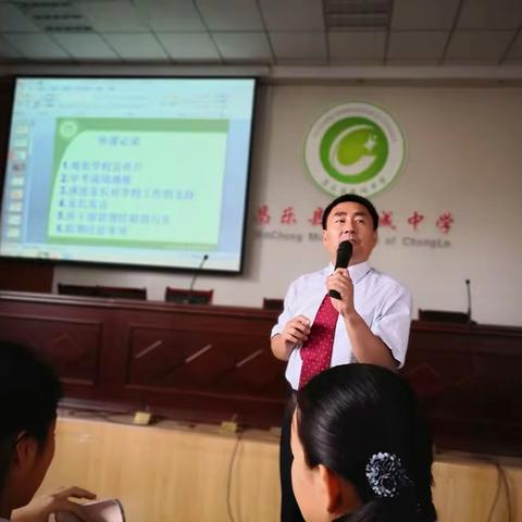 七三班同学留影