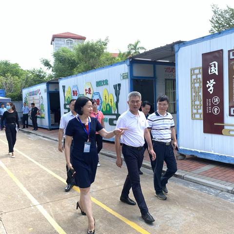 在关怀中砥砺前行——海口市龙华区邓立松区长一行莅临海口市滨海小学调研指导