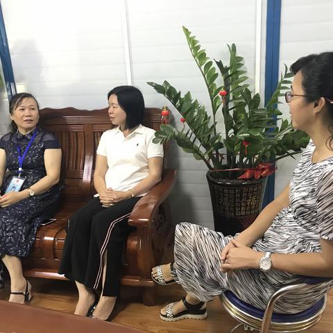 谢杏萍督学莅临海口市滨海小学开展期末督导检查工作