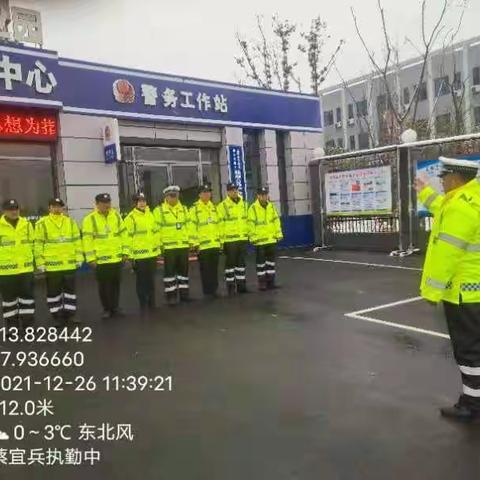 大雪中的“小黄人”