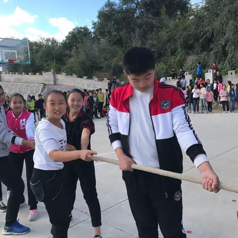 2017级8班，团结拼搏，展现自我！