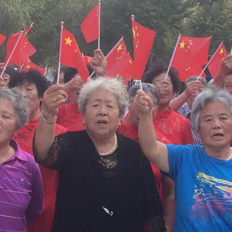 上庄镇上庄家园社区新中国同龄人“组团”歌唱祖国