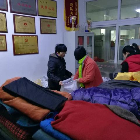 衣往情深 让爱暖冬——上庄家园社区开展“爱心暖阳”主题捐衣活动