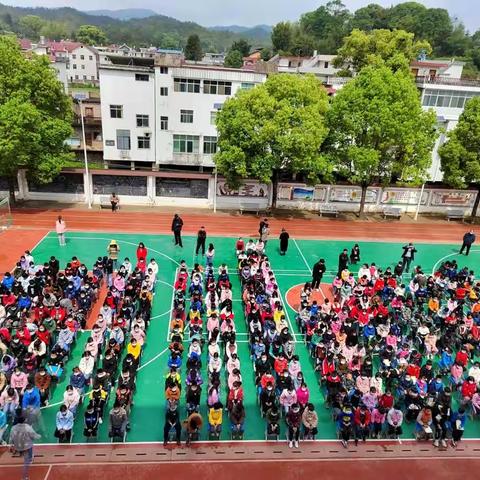 【三比一争进行时】“心”体验 新成长——顺峰小学开展心理健康知识讲座