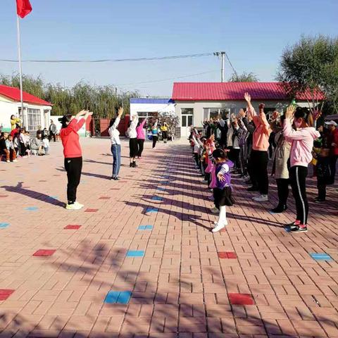 东村中心幼儿园2019年第二届秋季亲子运动会7