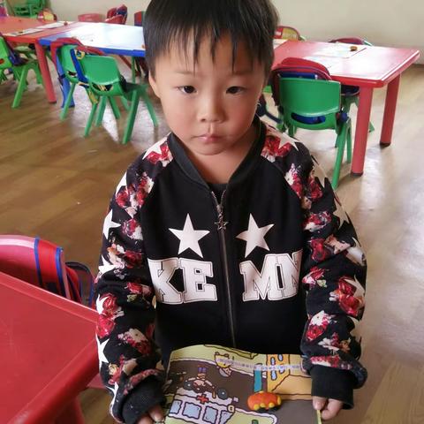 学前班手工“马路上的小汽车”