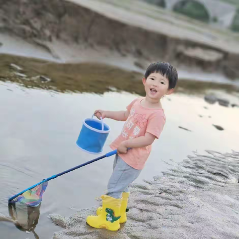 陌上吟花，童心永乐
