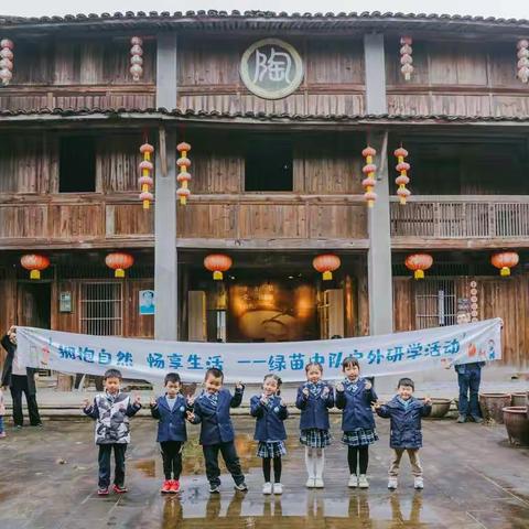 雨后斜阳秋意浓，诗词歌赋绘美景。