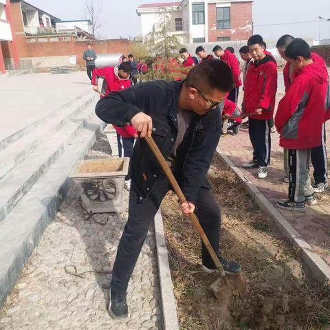 2022年植树节      种树育人育心