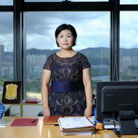 《深圳女孩》泰康人寿保险黄金英部