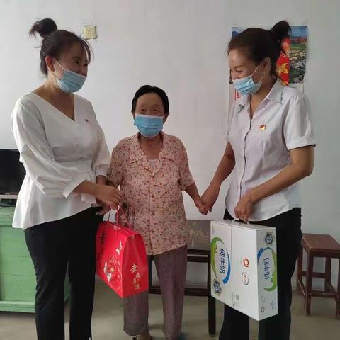 103团蔡家湖镇胜利街社区党总支携妇联开展“情暖中秋”走访慰问活动