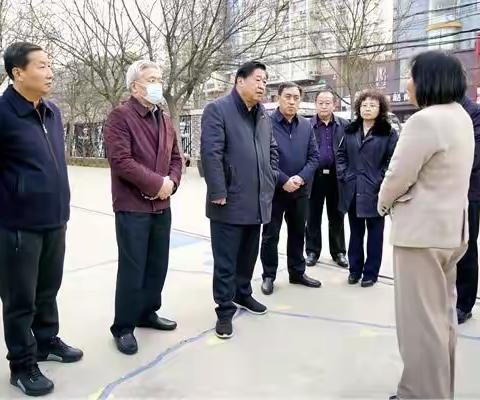 市领导实地勘察民生项目  加快推进小学、幼儿园免费乘车