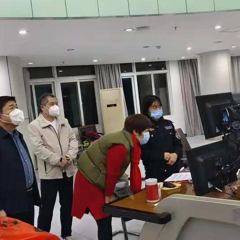 情系一线——海口市120急救中心领导班子除夕夜慰问急救人员