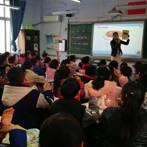 趣味课堂，乐学善思——龙湖镇荆垌完全小学英语校内公开课