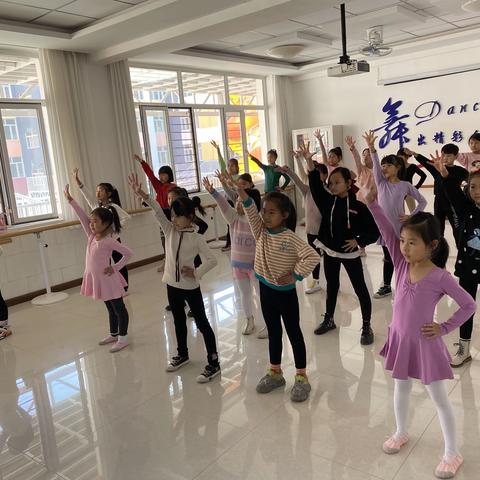 大沁他拉小学校本课程—舞蹈开展纪实（副本）