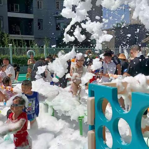 小天鹅珠江荣景幼儿园（贝贝三班）——快乐升班，泡沫狂欢