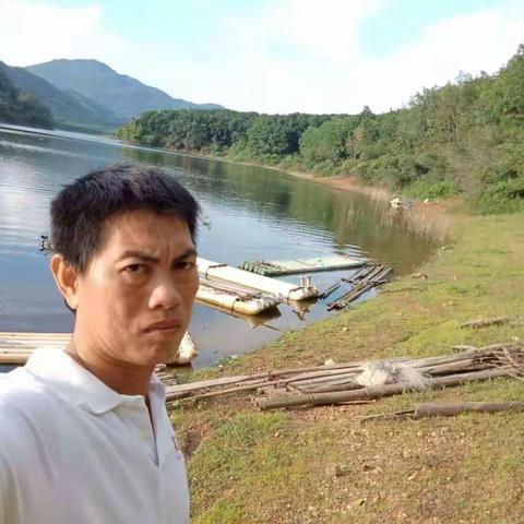 金波实验学校五一假期河道巡查简讯