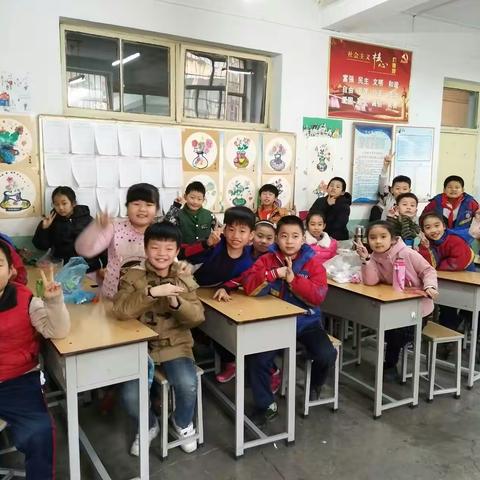 临钢小学二年级7班快快乐乐大联欢，丰盛硕果齐展示！