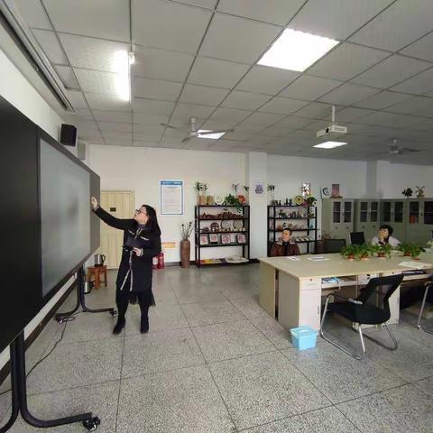 |信息技术系|《网页设计与制作》精品在线课推进会