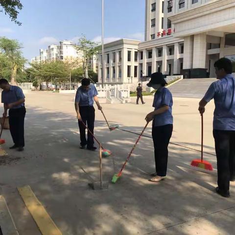 三亚市人民检察院第二检察部积极开展卫生清扫活动