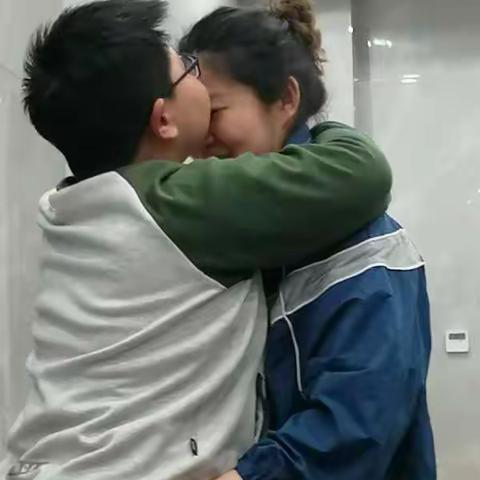 “爱要大声说出来”——四（7）班母亲节主题活动