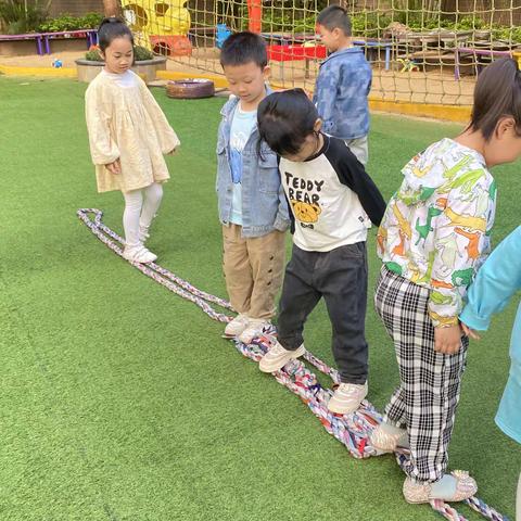 四季康城第二幼儿园大一班晨练第六周