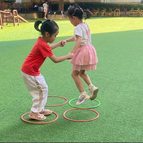 四季康城第二幼儿园大一班晨练第二十周