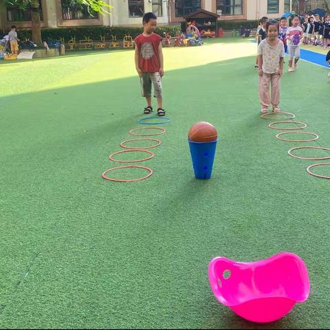 四季康城第二幼儿园大一班晨练第十八周