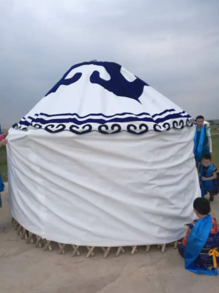 体验搭建蒙古包