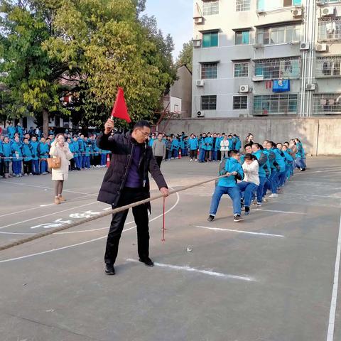 焕发青春光彩，谱写校园华章——记临湘市第六中学七年级拔河比赛