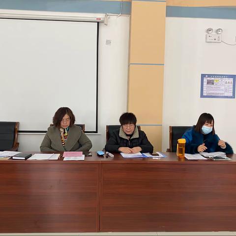 立足常规   规范管理——芳园实验第三小学开展学期初教学常规检查