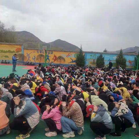 防震演练  安全相伴——南阳镇第一小学防震演练活动