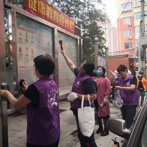 万泉社区开展“迎中秋，庆国庆”卫生大清扫活动