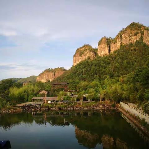游走后岸村