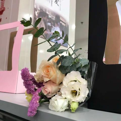 插花品香诗情花意——市职防院迎“三八国际妇女节”插花💐活动