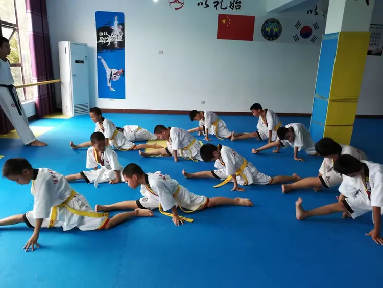 一专业拉丁舞,跆拳道培训