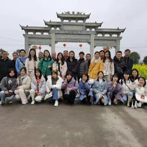 亲近自然风光，放松紧张神经，提升个人情操——金溪县合市中心小学“三八妇女节”春游踏青活动