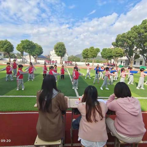 阳光课间，“竞”展风采——崇麓中心小学两操比赛