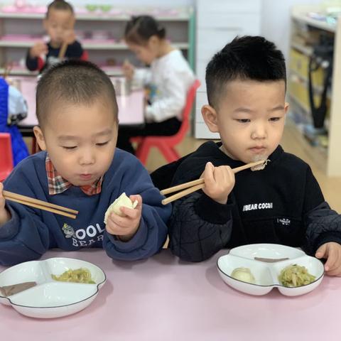 卡蒙加禹都花园幼儿园小二班—《向“筷”乐出发》