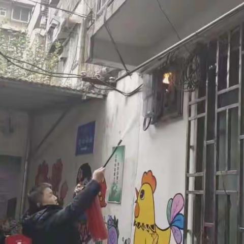 突遇火情，城管变身救火员