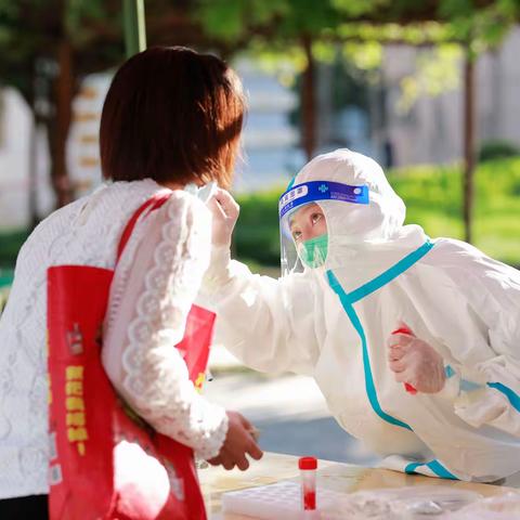 劳动节的抗疫倩影