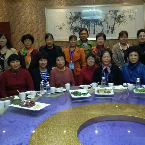 空降兵127团5连老战友联谊会自由活动合影留念(之三)