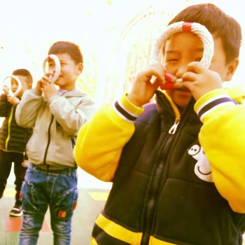 阳光第二幼儿园，第八周:🌺🌺有趣的体能课《魔法绳，变！变！变！》🌻🌻