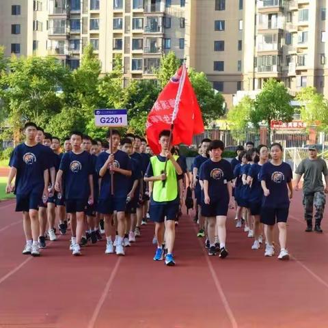 成长---少年辛苦终身事，莫向光阴堕寸功！