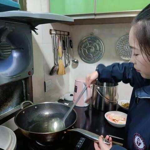 今天的主菜是“金钱蛋”